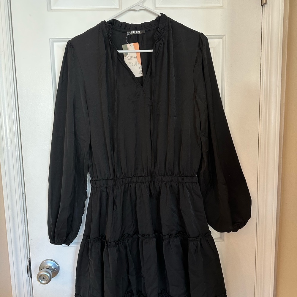 Women’s black dress, size Large. - Picture 2 of 3